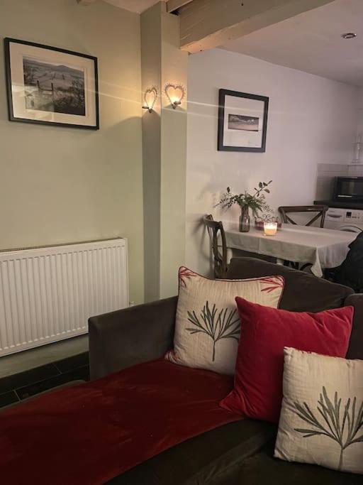 Honeysuckle Cottage Longnor  エクステリア 写真